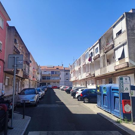 Lisbon Traditional T2 With Balcony In Damaia, Lisbon Амадора Екстериор снимка