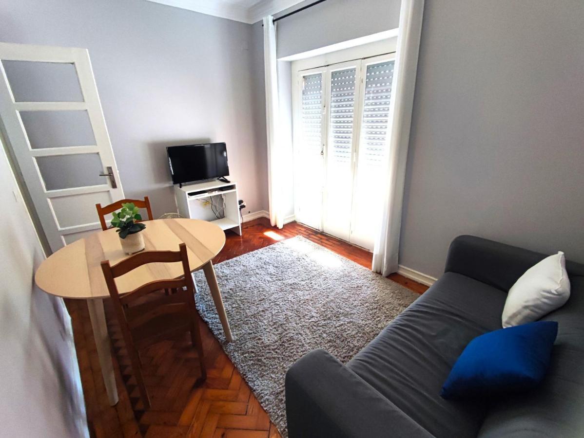 Lisbon Traditional T2 With Balcony In Damaia, Lisbon Амадора Екстериор снимка