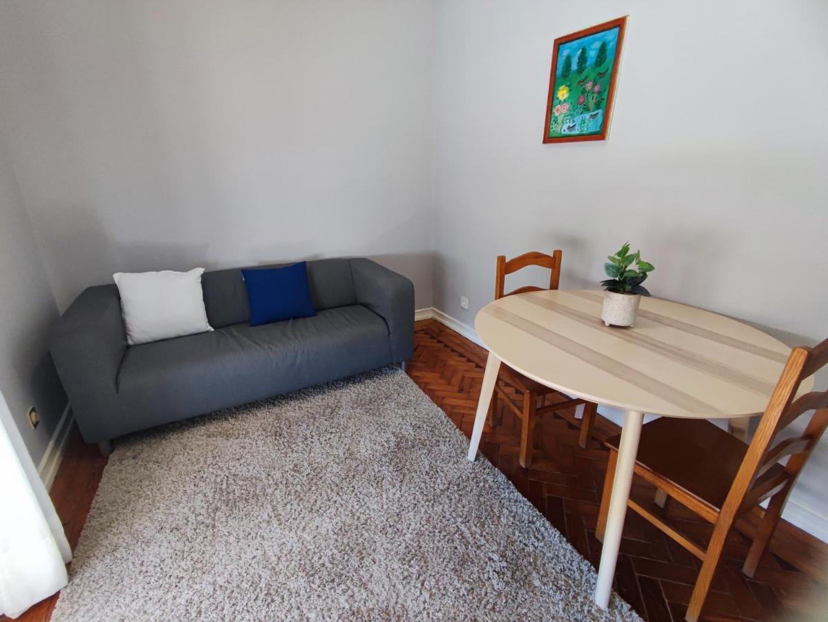Lisbon Traditional T2 With Balcony In Damaia, Lisbon Амадора Екстериор снимка