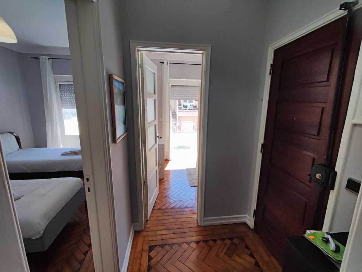 Lisbon Traditional T2 With Balcony In Damaia, Lisbon Амадора Екстериор снимка