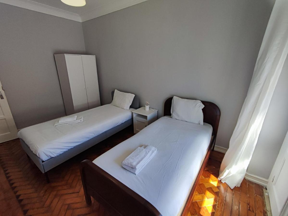 Lisbon Traditional T2 With Balcony In Damaia, Lisbon Амадора Екстериор снимка
