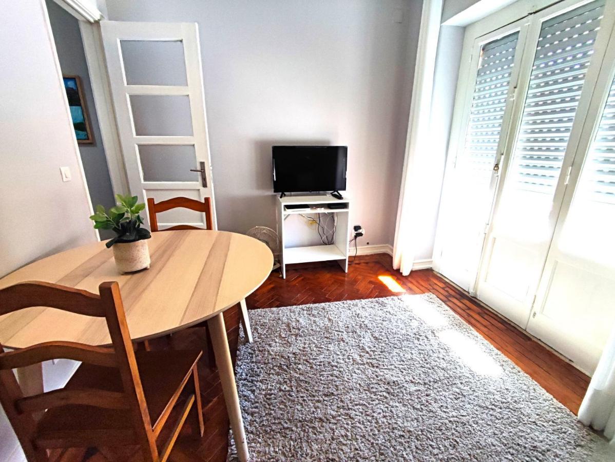 Lisbon Traditional T2 With Balcony In Damaia, Lisbon Амадора Екстериор снимка
