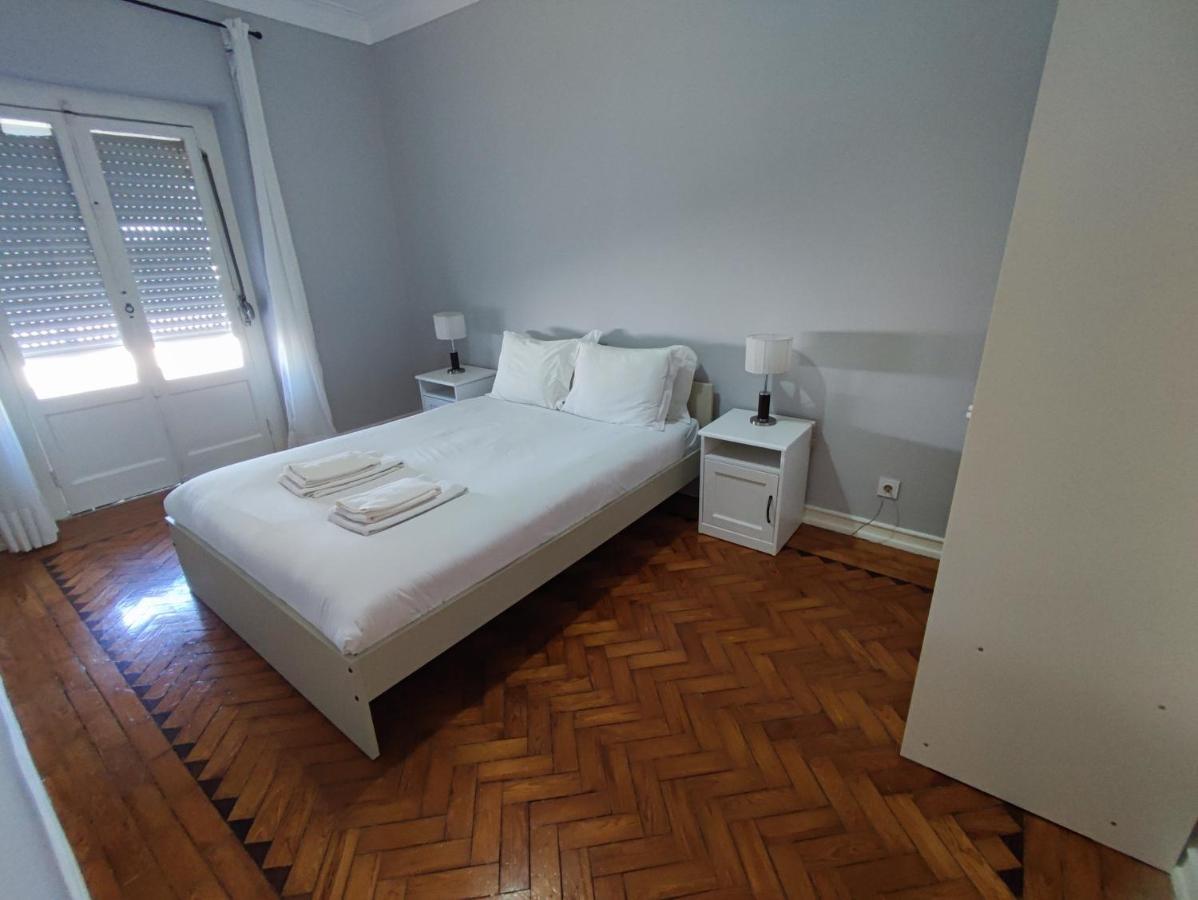 Lisbon Traditional T2 With Balcony In Damaia, Lisbon Амадора Екстериор снимка