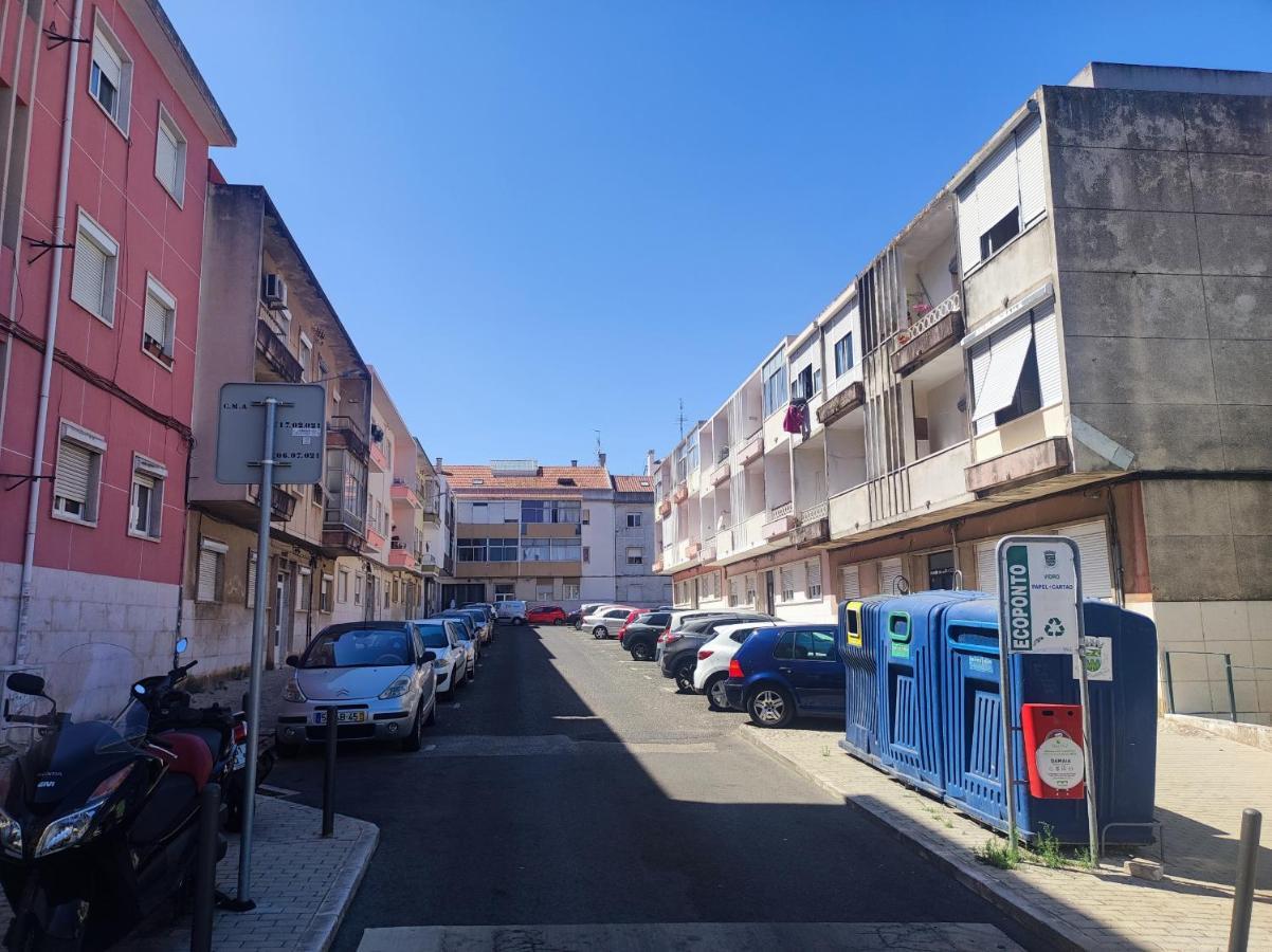Lisbon Traditional T2 With Balcony In Damaia, Lisbon Амадора Екстериор снимка