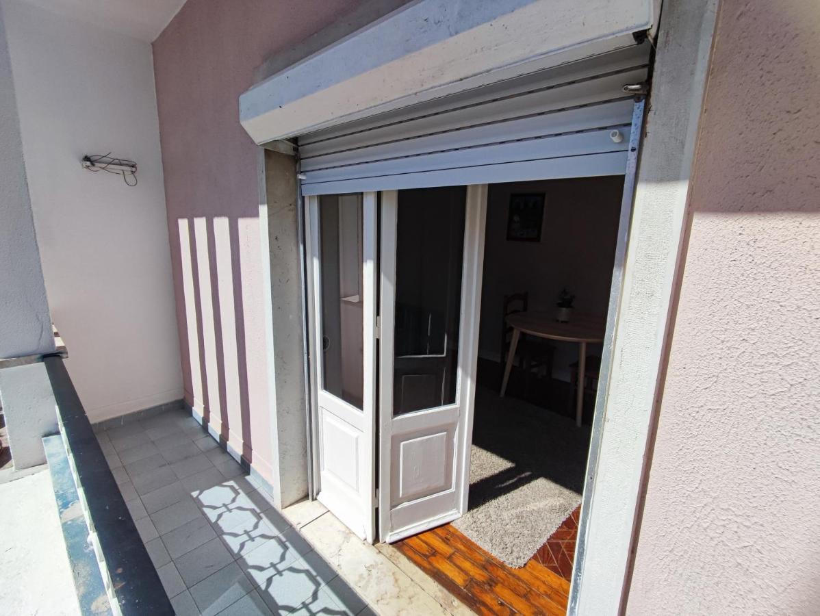Lisbon Traditional T2 With Balcony In Damaia, Lisbon Амадора Екстериор снимка