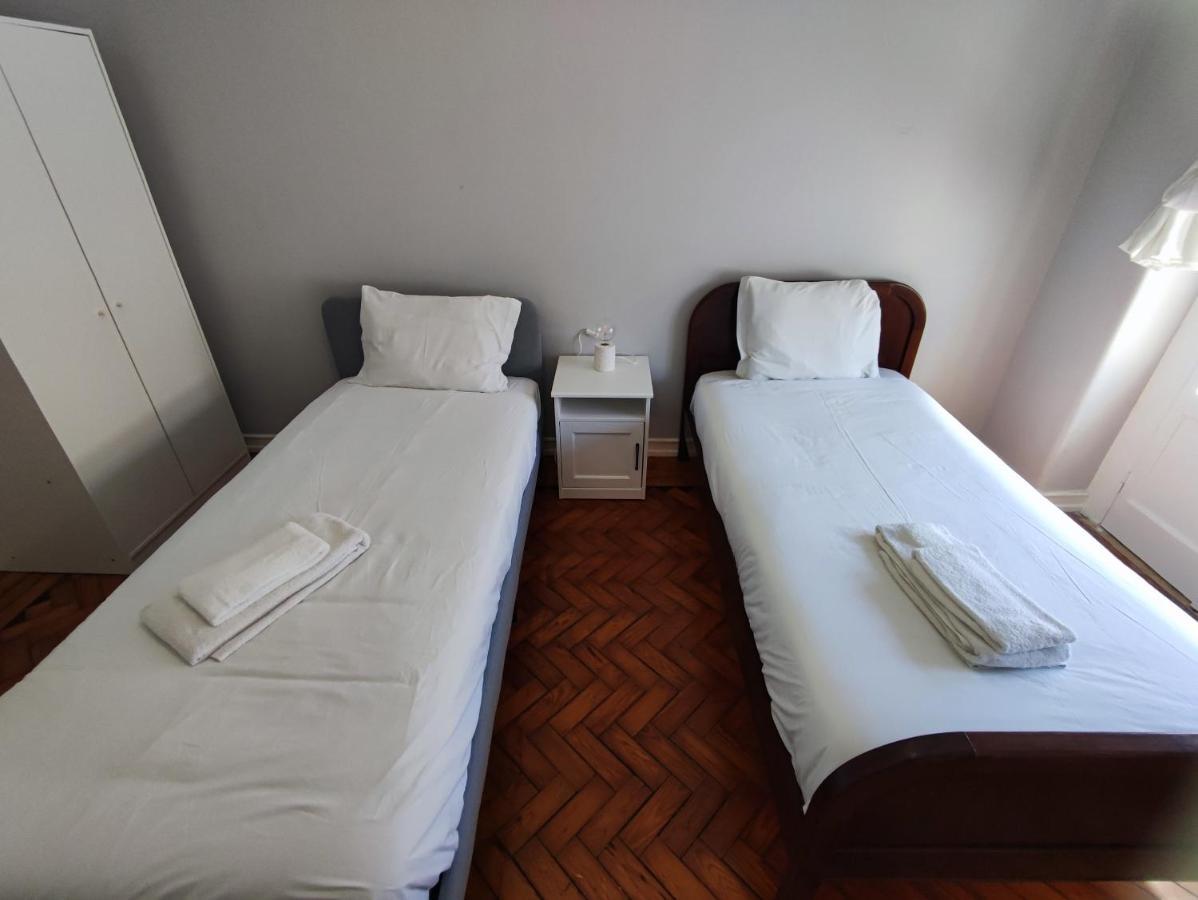 Lisbon Traditional T2 With Balcony In Damaia, Lisbon Амадора Екстериор снимка