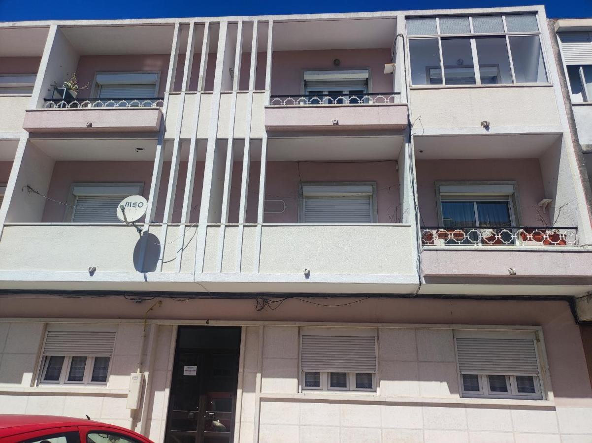Lisbon Traditional T2 With Balcony In Damaia, Lisbon Амадора Екстериор снимка